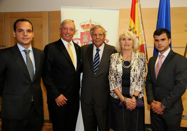 Ignacio Marqués Martínez (Gea Arquitectos), Consul en Linz (H.Pedak), Embajador de España en Austria y su esposa (D. Yago Pico de Coaña y de Valicourt) y Carlos Torres Mansilla (Gea Arquitectos)