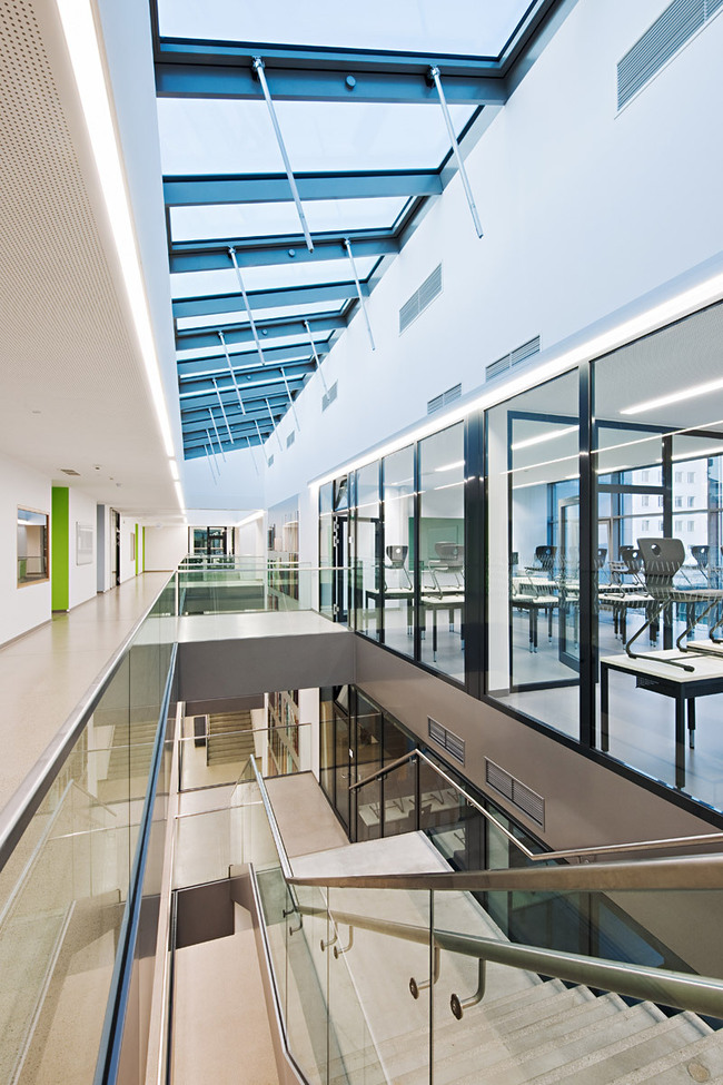 Stelzhamerschule Linz, Hallway third floor (by KIRSCH Architecture) Photo by Hertha Hurnaus