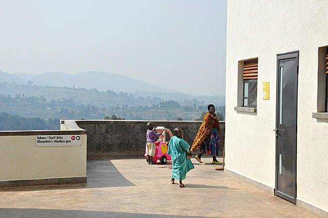 Open air terrace for pediatric patients to play outside. (Photo courtesy of MASS Design Group)