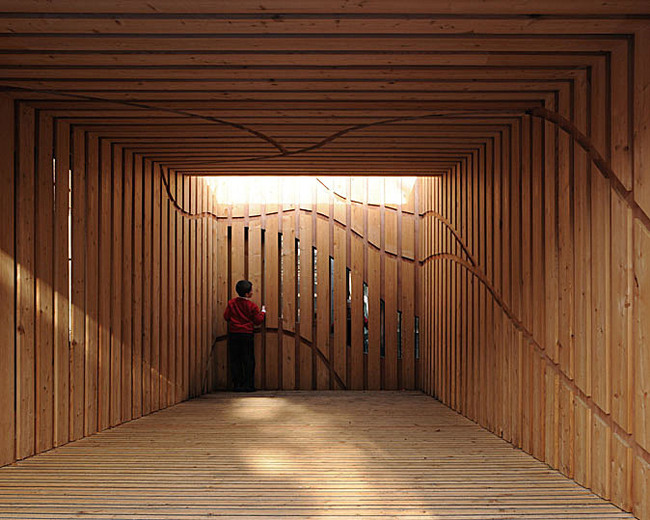 Playground Charlotte Sharman Primary School in Southwark, UK by De Matos Ryan (Photo: David Grandorge)