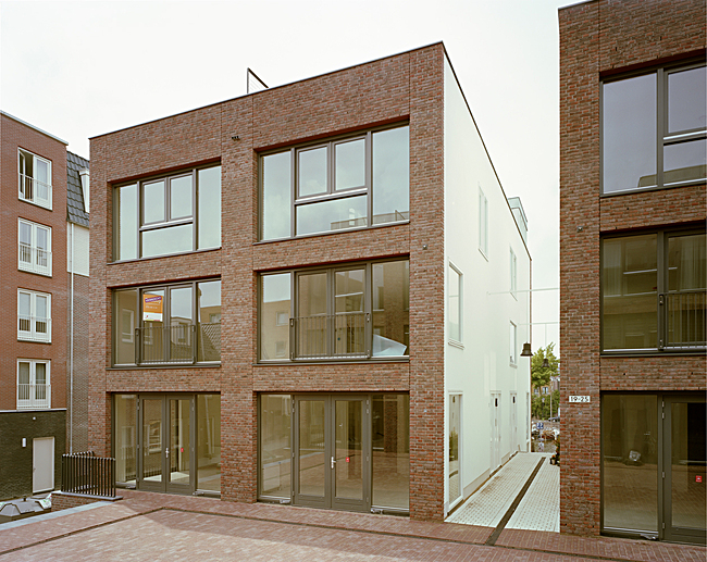 9 blocks of quadrant houses: corner houses with a roof terrace (photo: Ruben Dario Kleimeer)