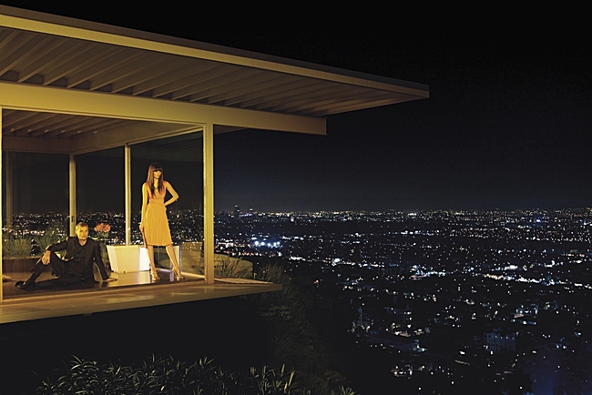 Case study house #21 is the location of Kohler numi marketing campaign, created by design firm Ammunition