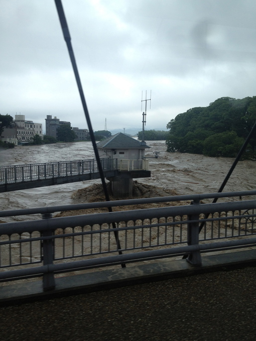 A river in Kumamoto during the heavy torrential rain : typhoon via John Tubles