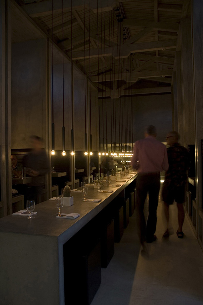 Workshop kitchen + bar in Palm Springs, CA by .PSLAB