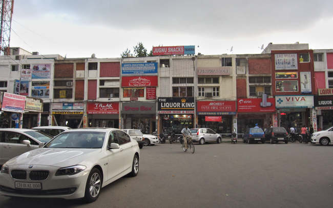 The inner shopping district of Sector 7