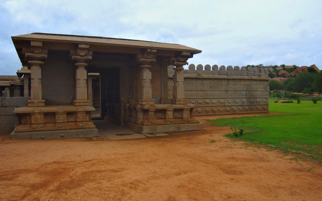 Her eastern gate